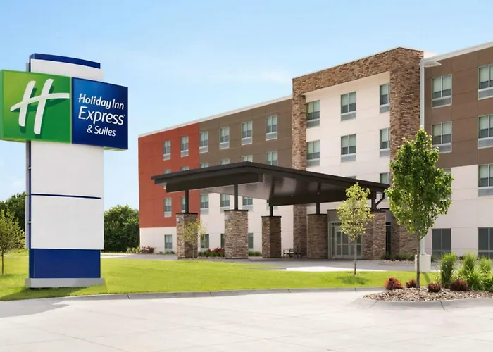 Holiday Inn Express & Suites - Watertown By Ihg